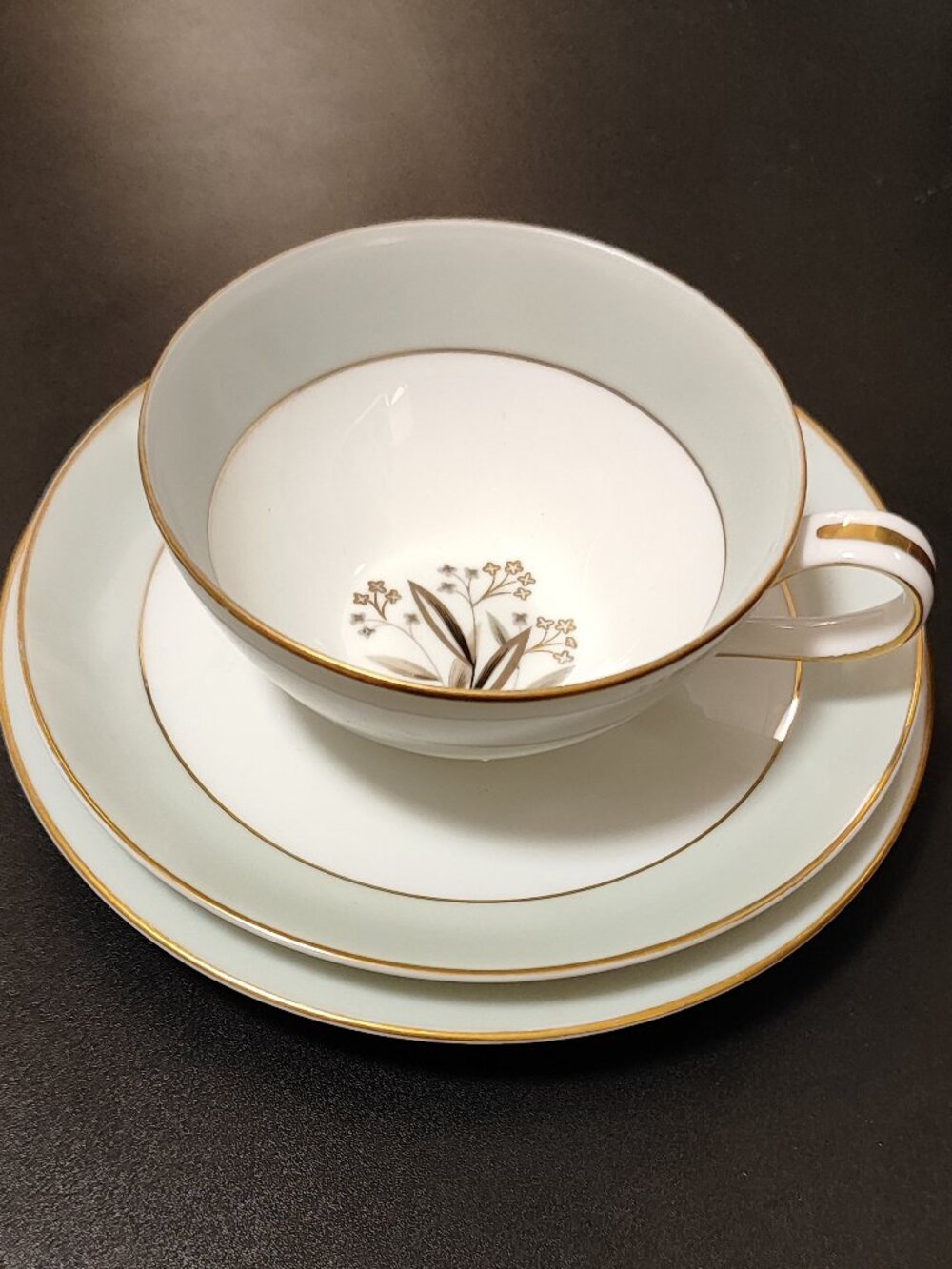 Noritake Carlisle 5544 china- Set of 12- Mint condition